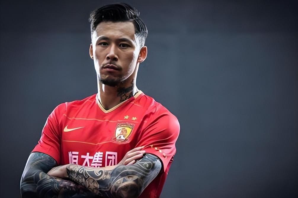 开云公司-穆斯卡特胆子真大！上港与申花的德比战，依然敢让这位老将首发